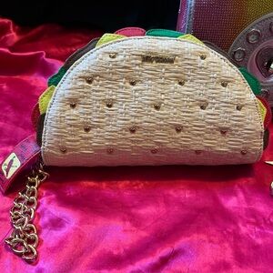 Betsey Johnson Rare 🌮 Taco Wristlet